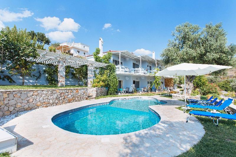 Sunny Place Resort Кранидион Экстерьер фото